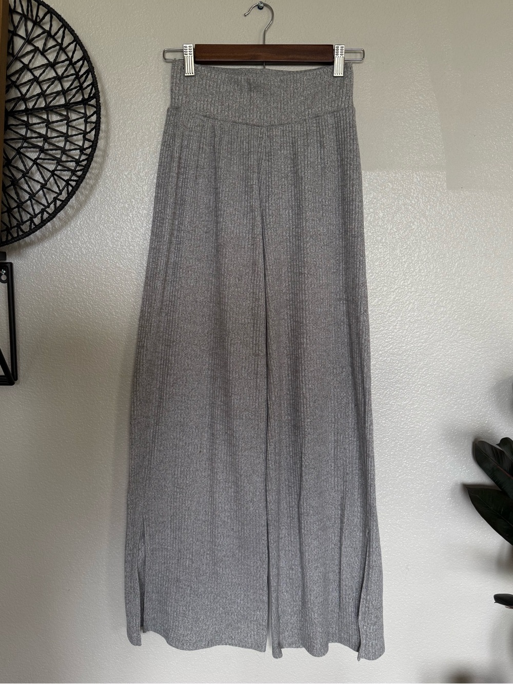 Abercrombie & Fitch Gray Wide-Leg Ribbed Knit Pants